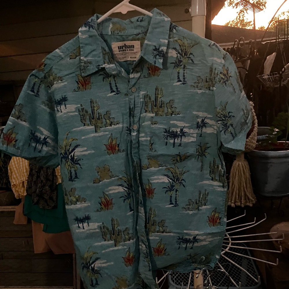 Desert shirt theme size medium